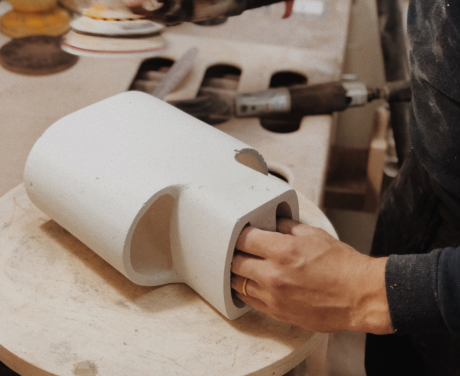 La Lampe Bien Faite en fabrication à l'atelier Bien Paris Henri Dejeant